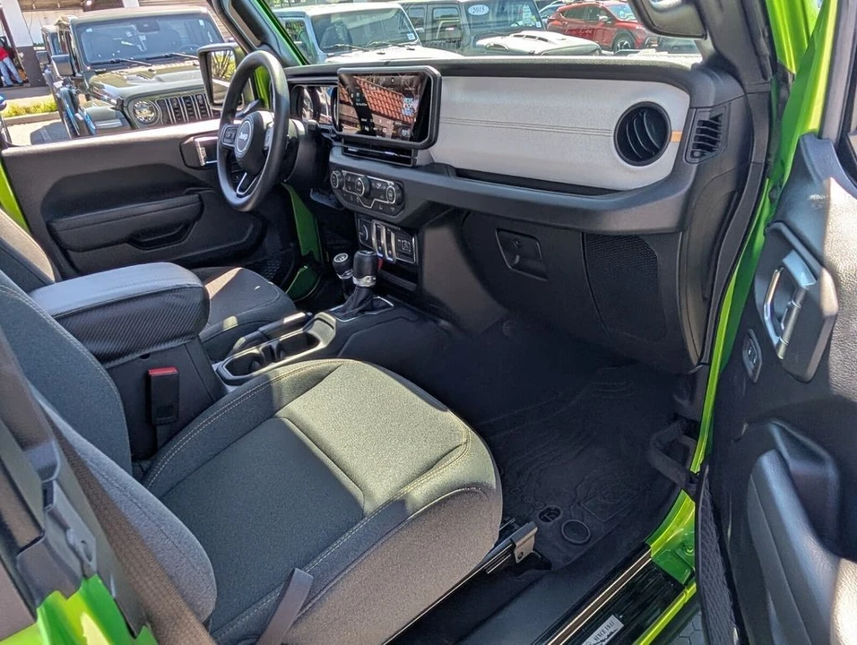 2025 Jeep JL Wrangler - Image 14 of 21