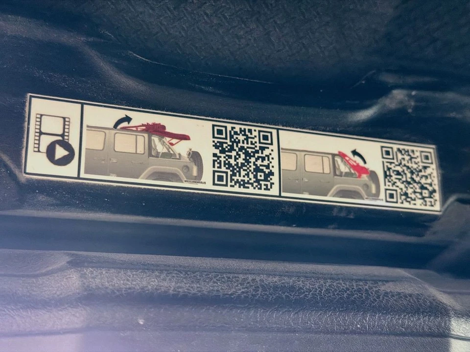 2025 Jeep JL Wrangler - Image 15 of 31