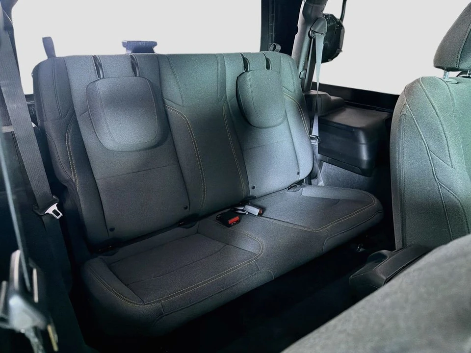 2025 Jeep JL Wrangler - Image 27 of 31