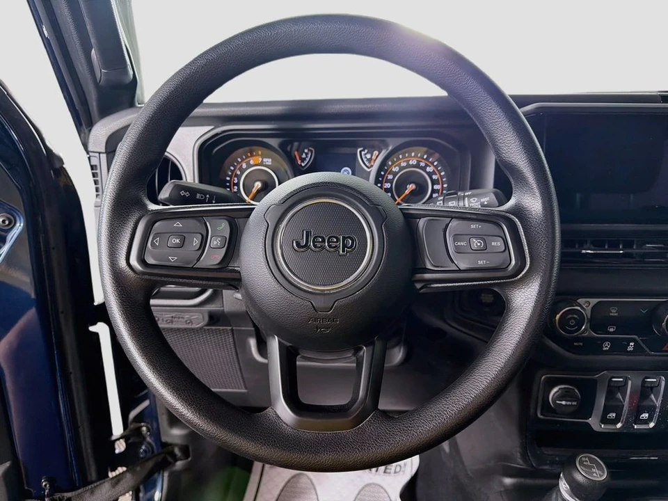 2025 Jeep JL Wrangler - Image 13 of 31