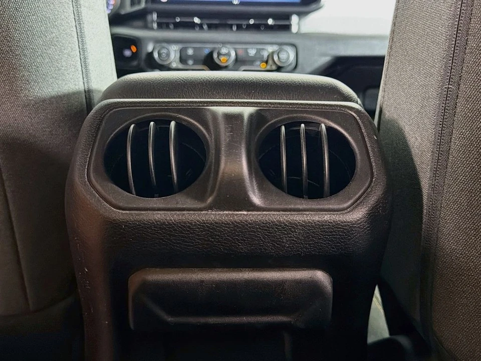 2025 Jeep JL Wrangler - Image 25 of 31