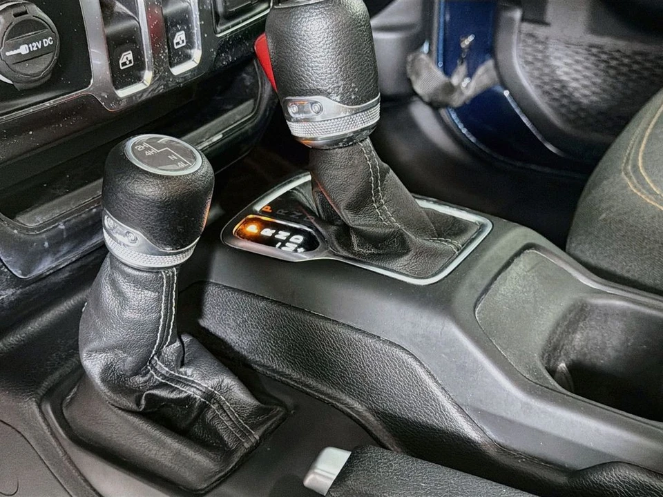 2025 Jeep JL Wrangler - Image 19 of 31