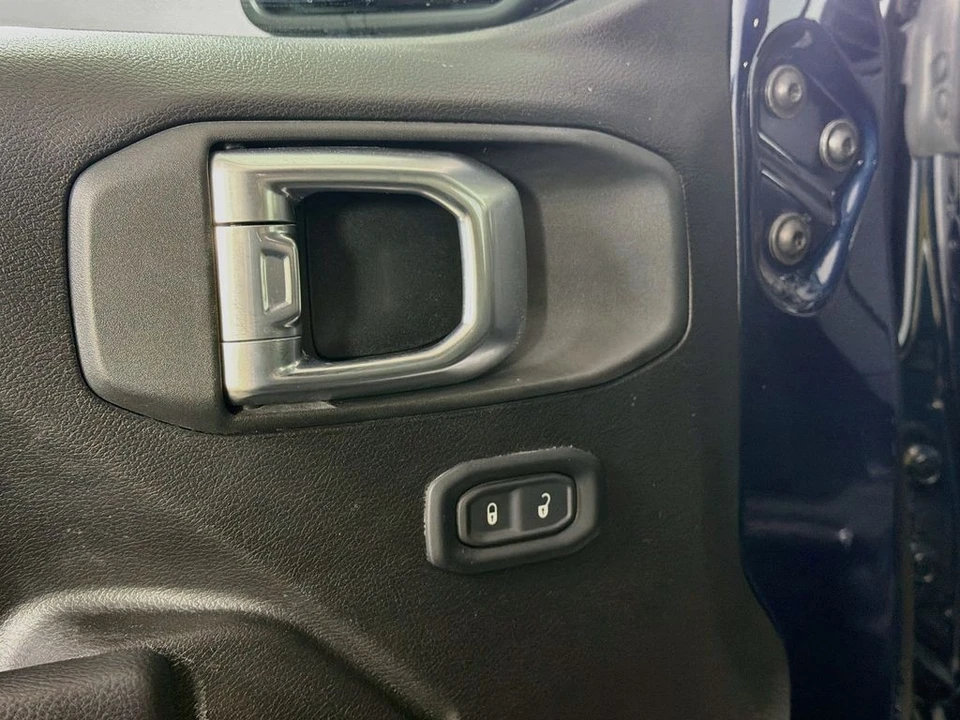 2025 Jeep JL Wrangler - Image 20 of 31