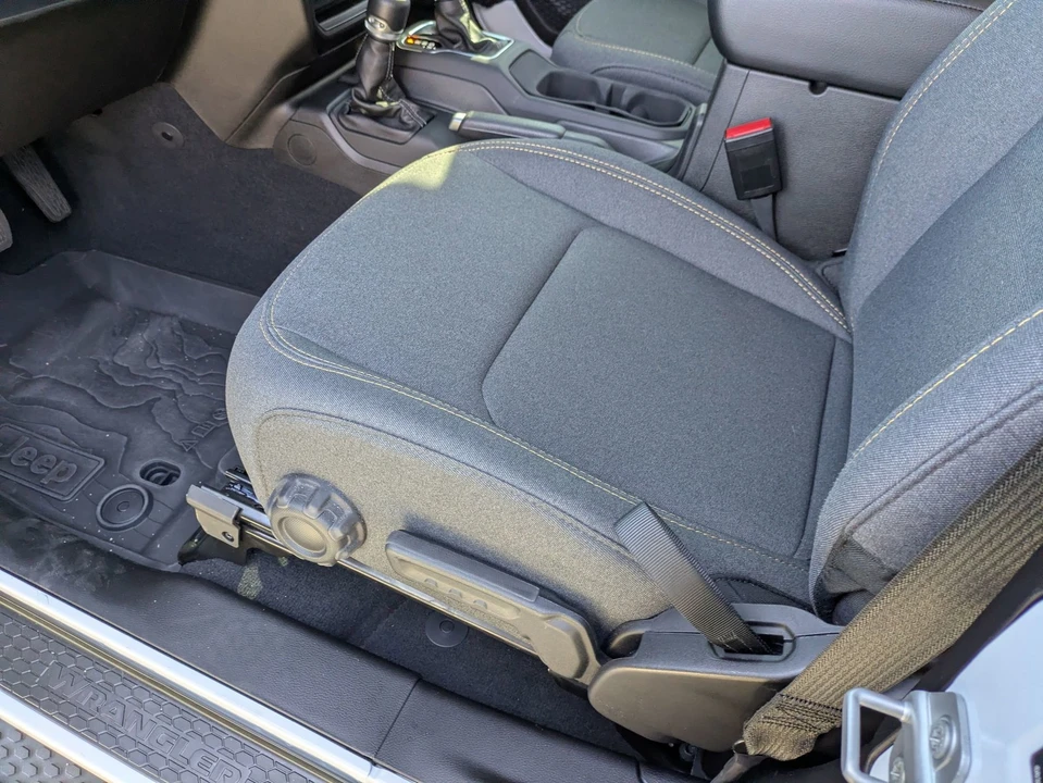 2025 Jeep JL Wrangler - Image 13 of 21