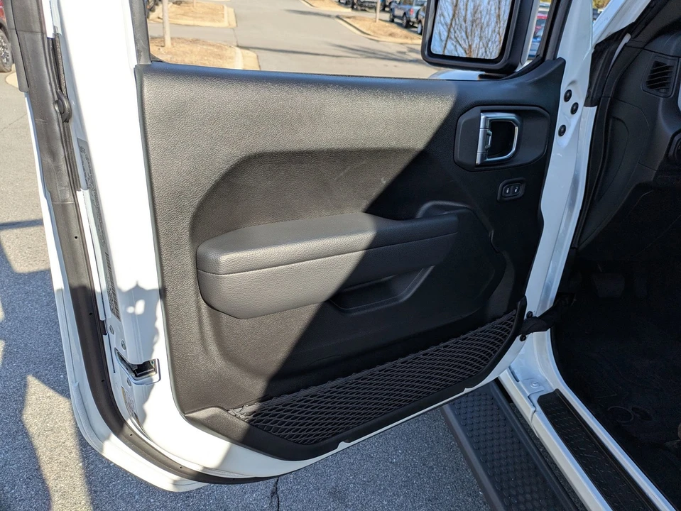 2025 Jeep JL Wrangler - Image 15 of 21