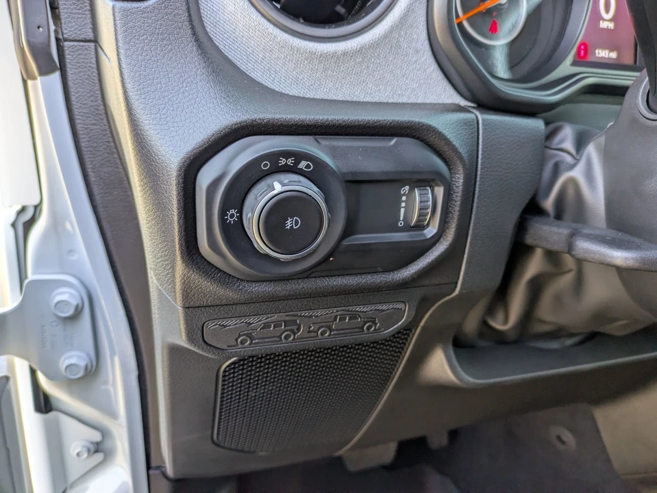 2025 Jeep JL Wrangler - Image 17 of 21