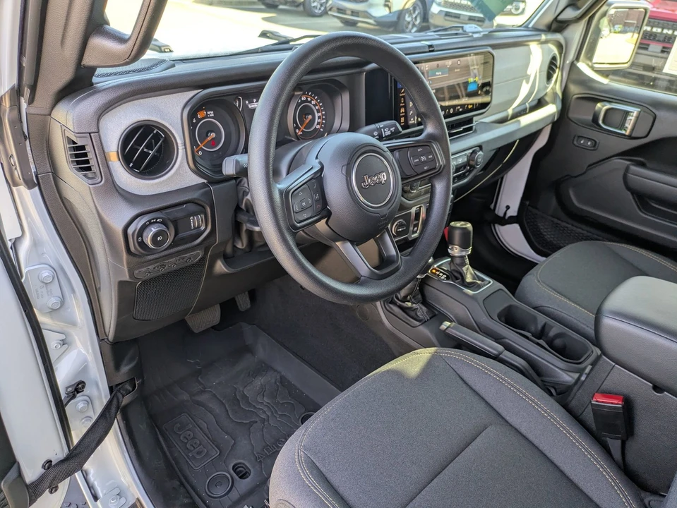 2025 Jeep JL Wrangler - Image 14 of 21