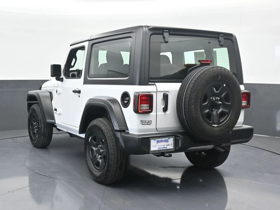 2025 Jeep JL Wrangler - Image 4 of 12