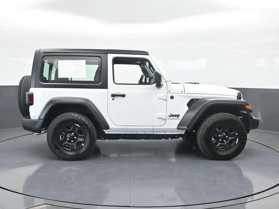 2025 Jeep JL Wrangler - Image 7 of 12