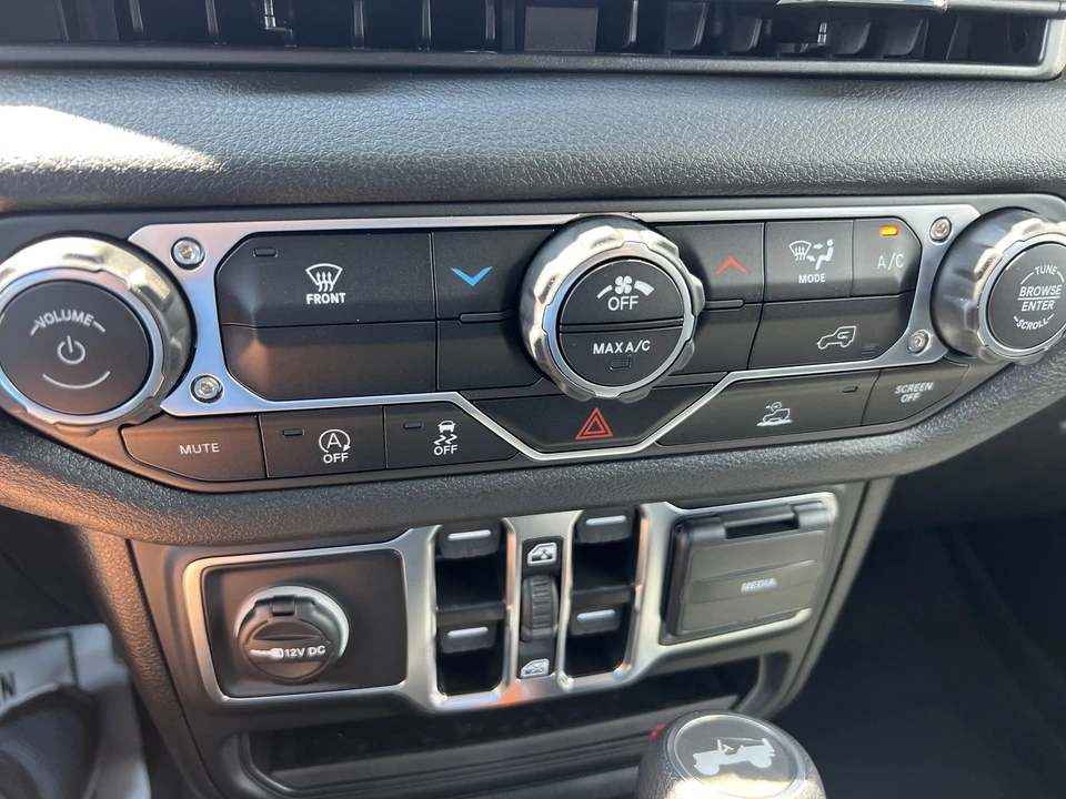 2025 Jeep JL Wrangler - Image 16 of 21
