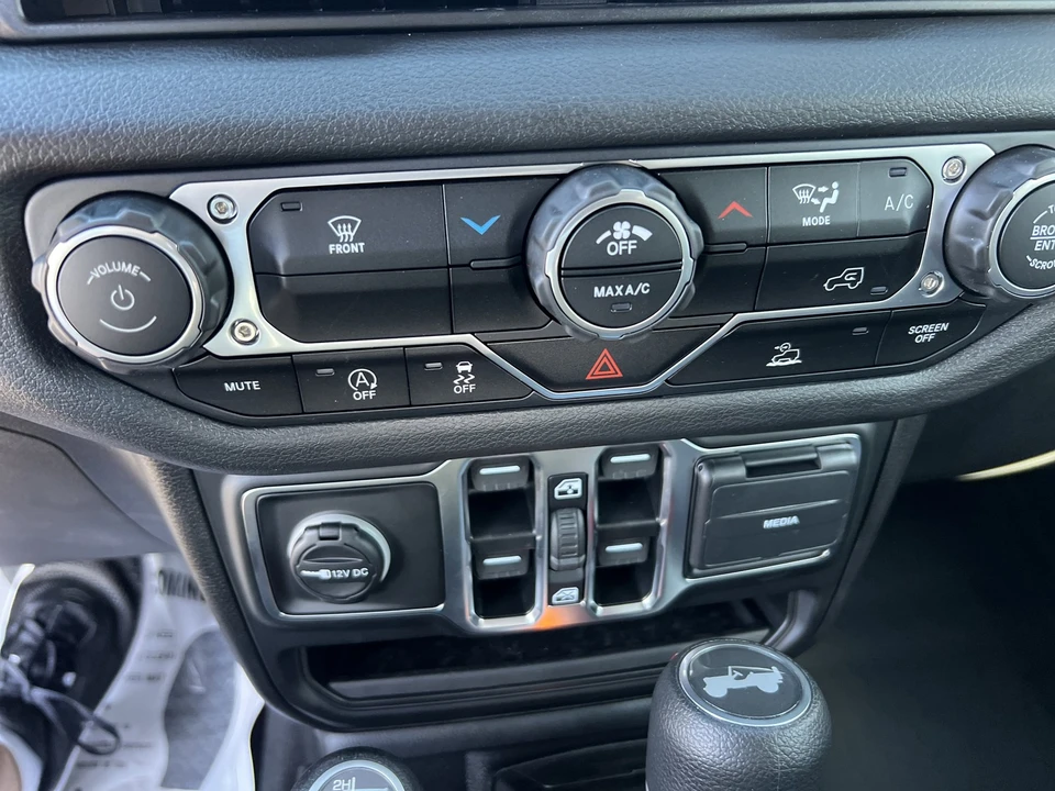 2025 Jeep JL Wrangler - Image 17 of 23