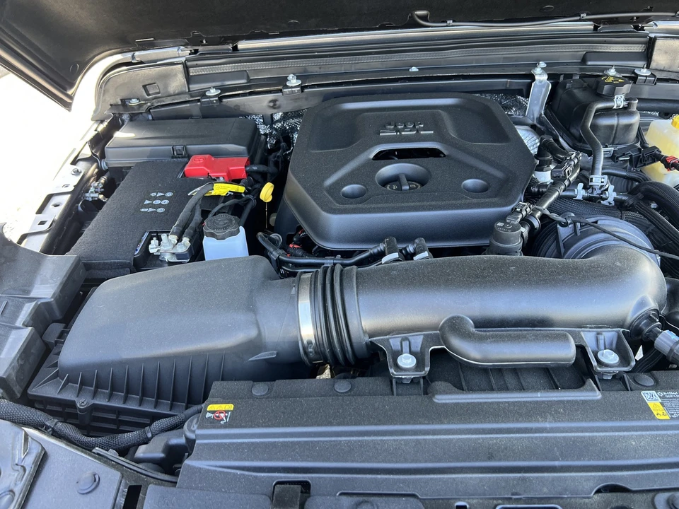 2025 Jeep JL Wrangler - Image 22 of 23