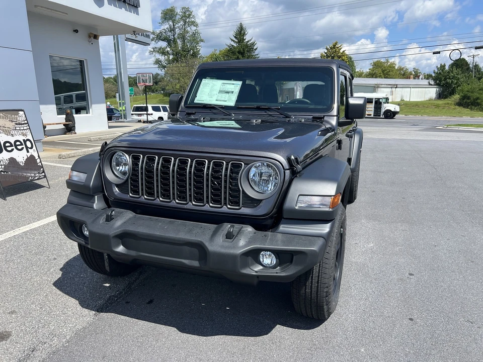 2025 Jeep JL Wrangler - Image 6 of 21