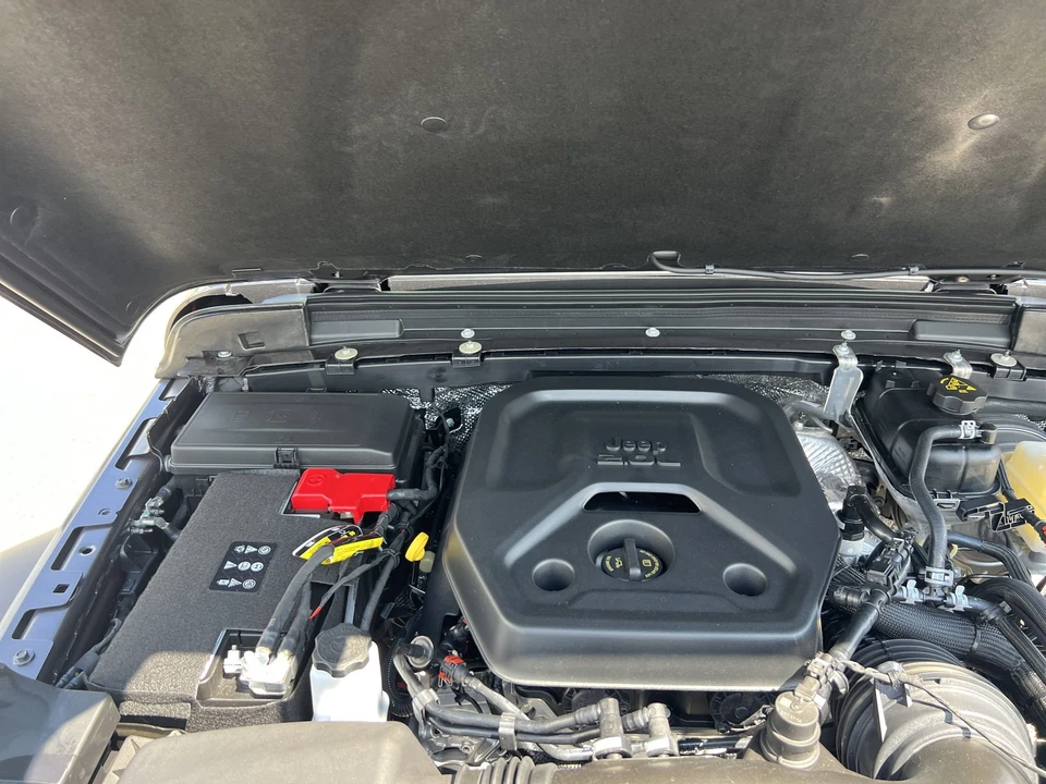 2025 Jeep JL Wrangler - Image 20 of 21