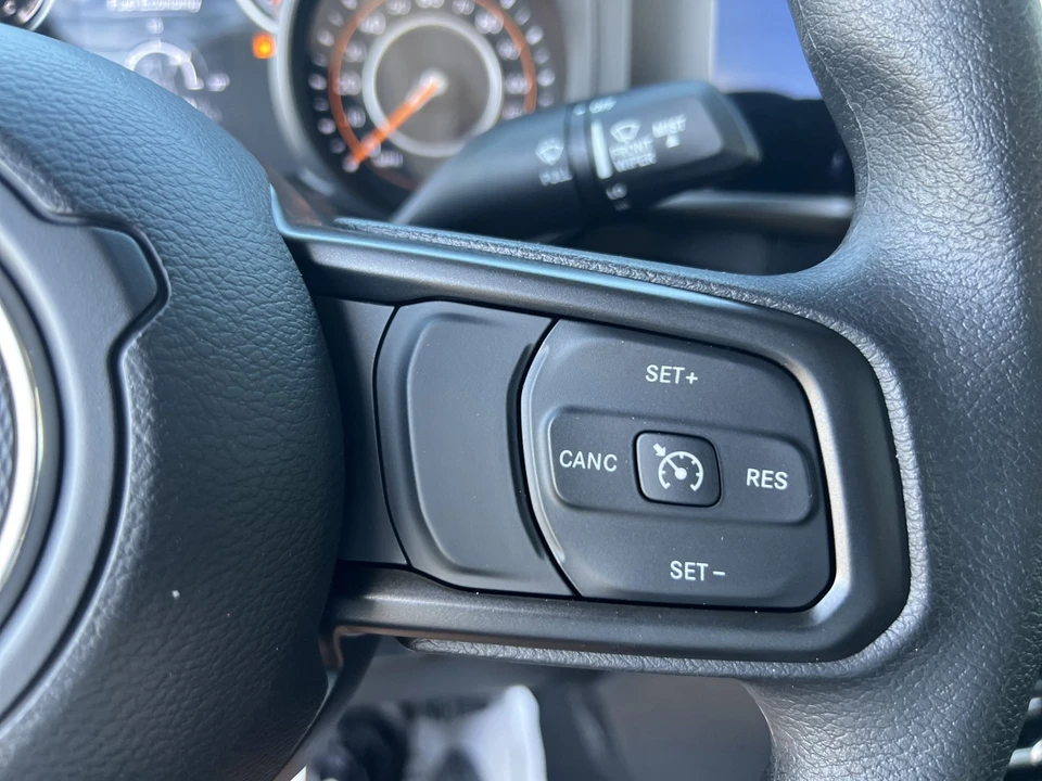 2025 Jeep JL Wrangler - Image 18 of 23