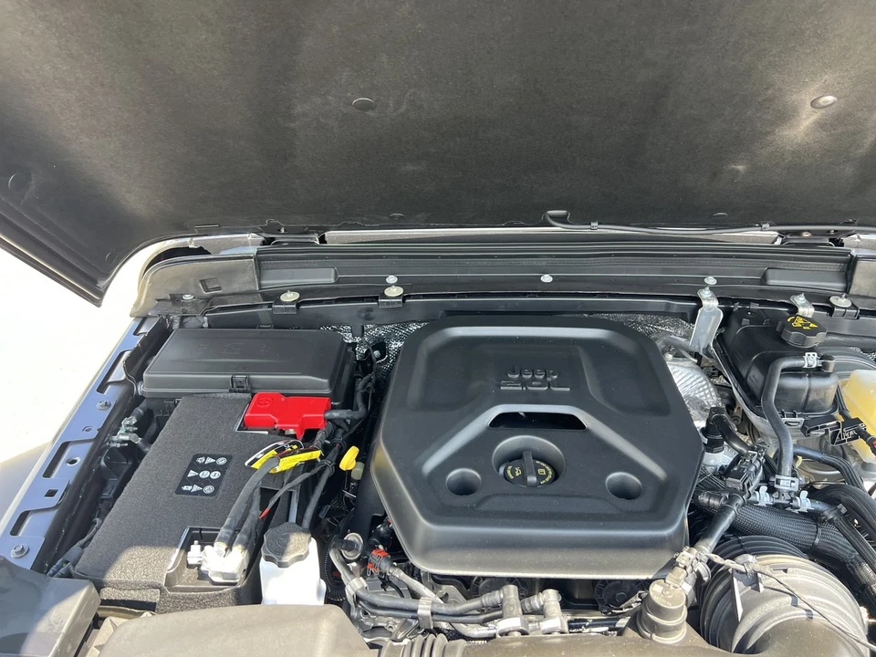 2025 Jeep JL Wrangler - Image 20 of 21