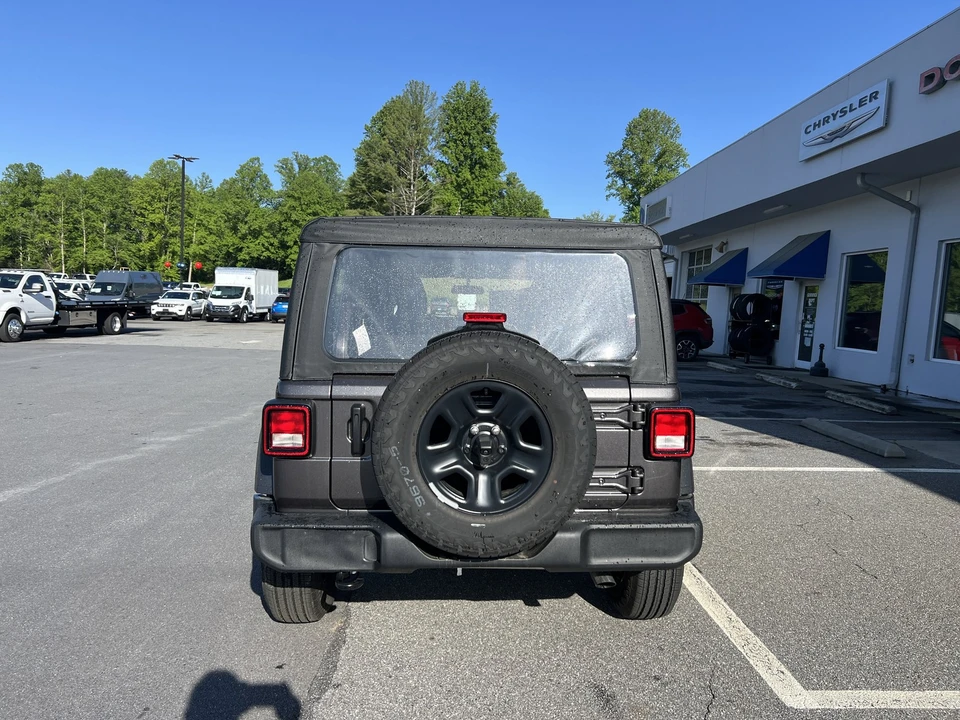 2025 Jeep JL Wrangler - Image 2 of 23