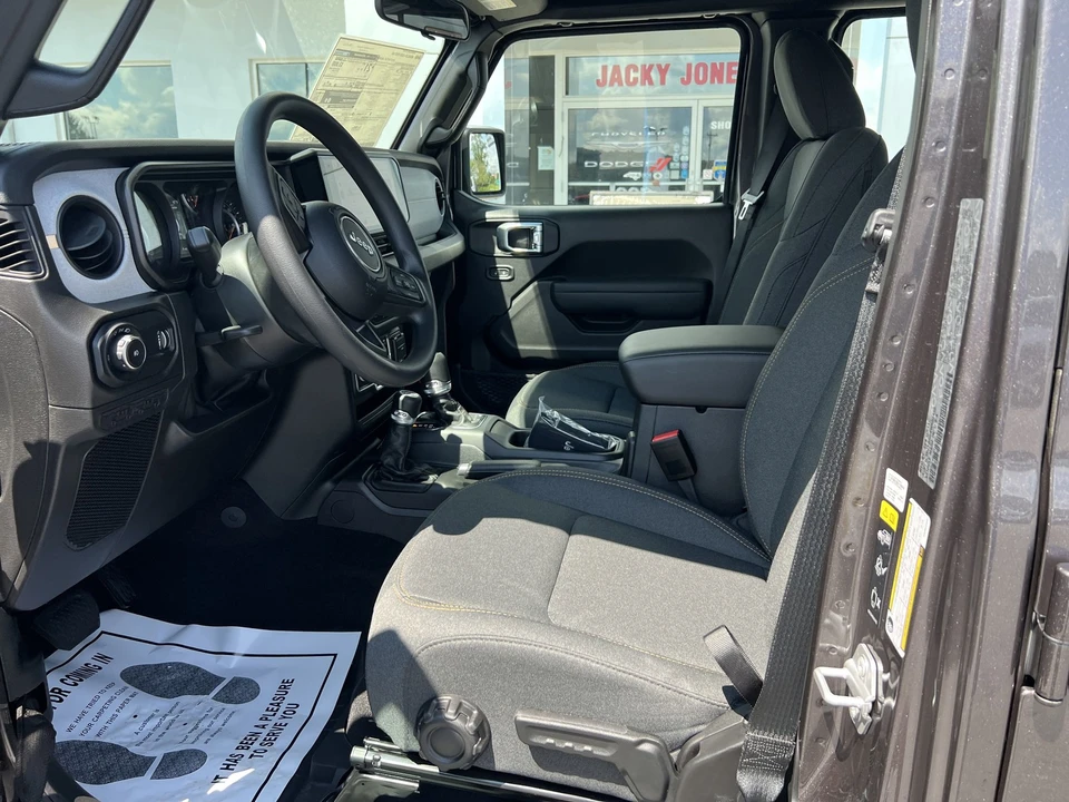 2025 Jeep JL Wrangler - Image 13 of 21