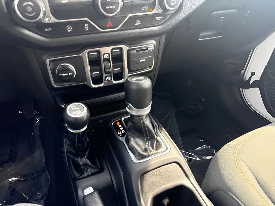 2025 Jeep JL Wrangler - Image 13 of 28