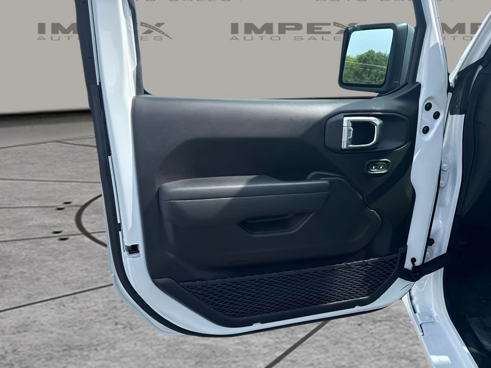 2025 Jeep JL Wrangler - Image 21 of 28