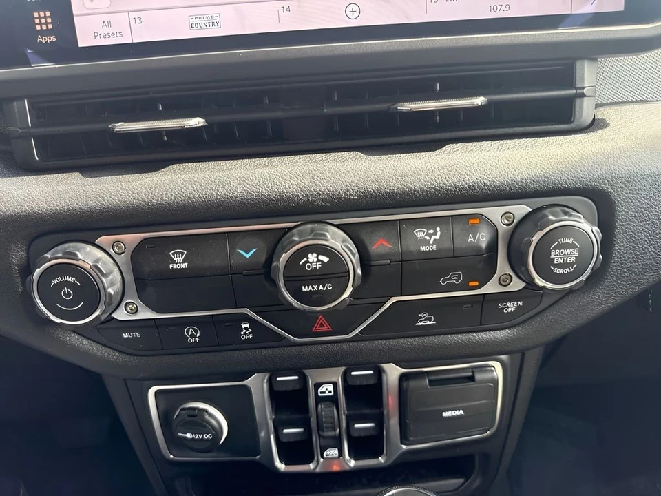 2025 Jeep JL Wrangler - Image 15 of 28
