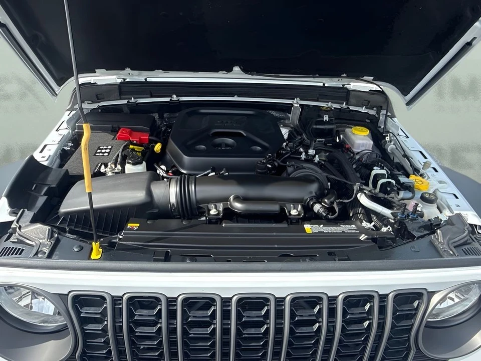 2025 Jeep JL Wrangler - Image 24 of 28