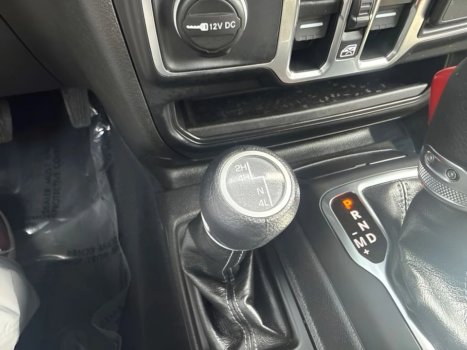 2025 Jeep JL Wrangler - Image 18 of 28