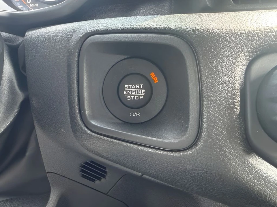 2025 Jeep JL Wrangler - Image 17 of 28