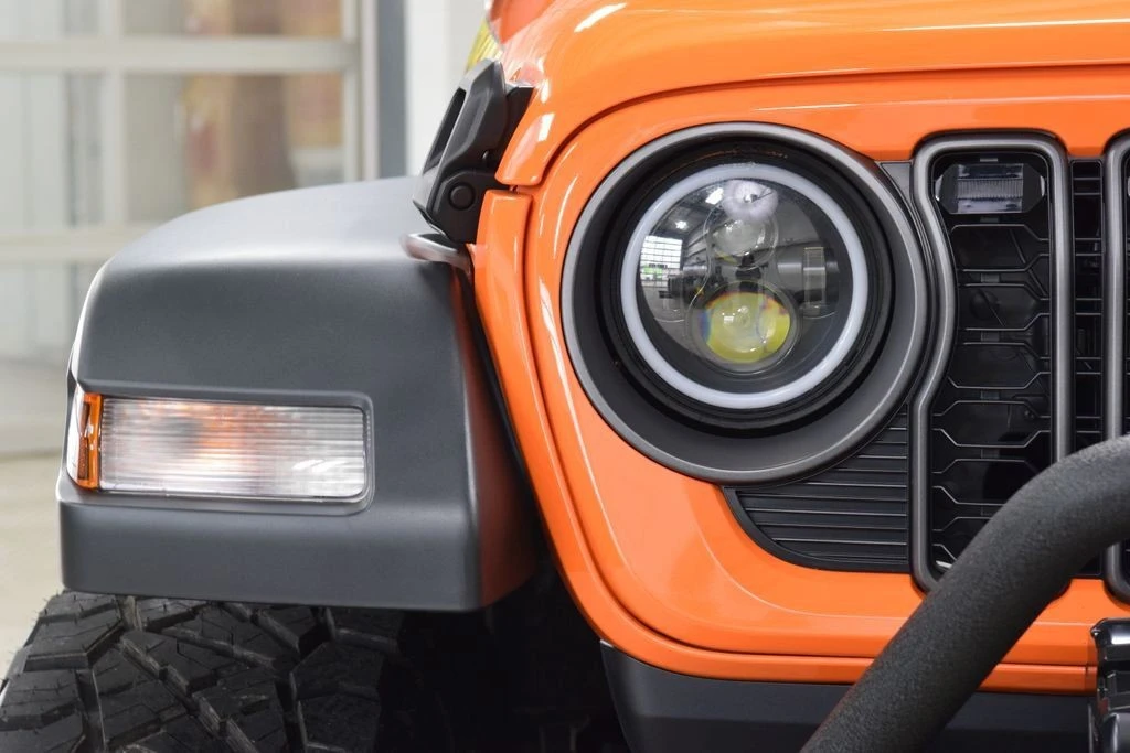2025 Jeep JL Wrangler - Image 10 of 31