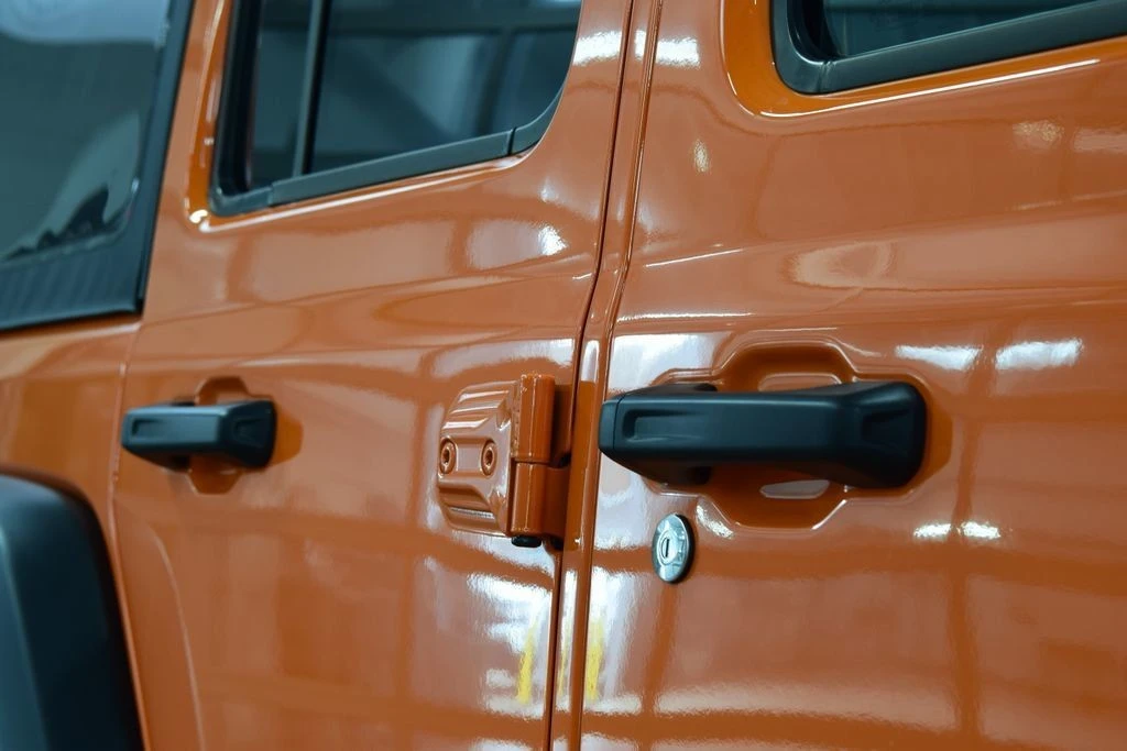 2025 Jeep JL Wrangler - Image 17 of 31