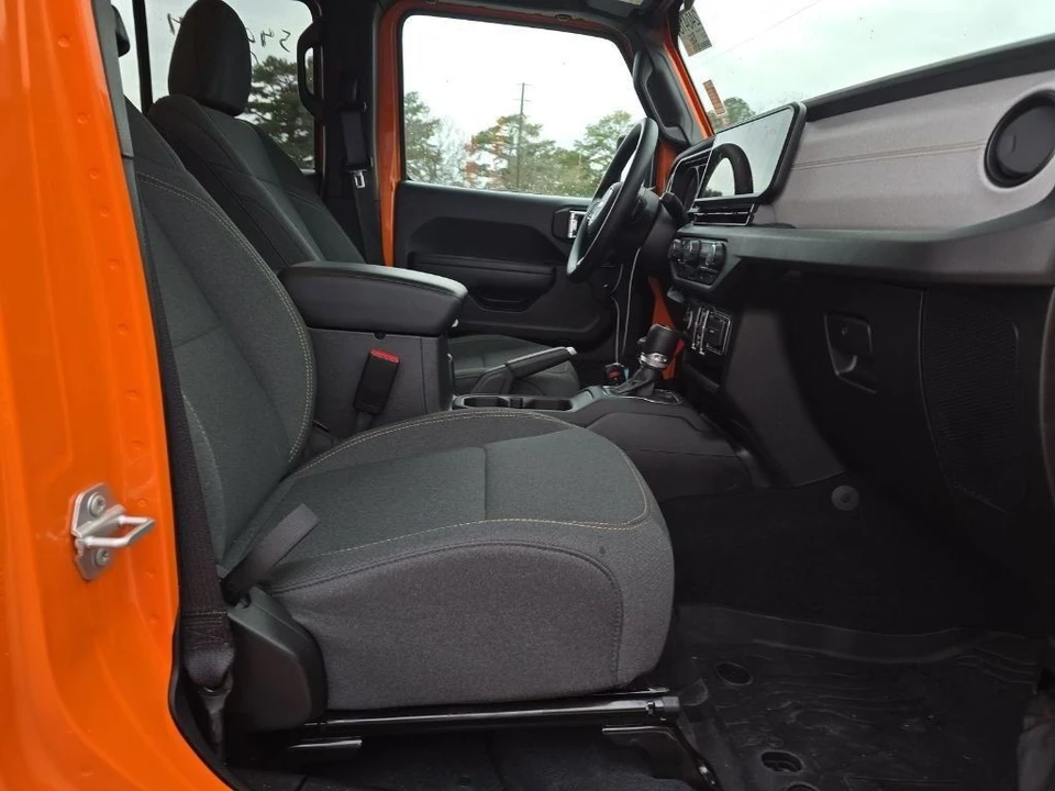 2025 Jeep JL Wrangler - Image 10 of 21