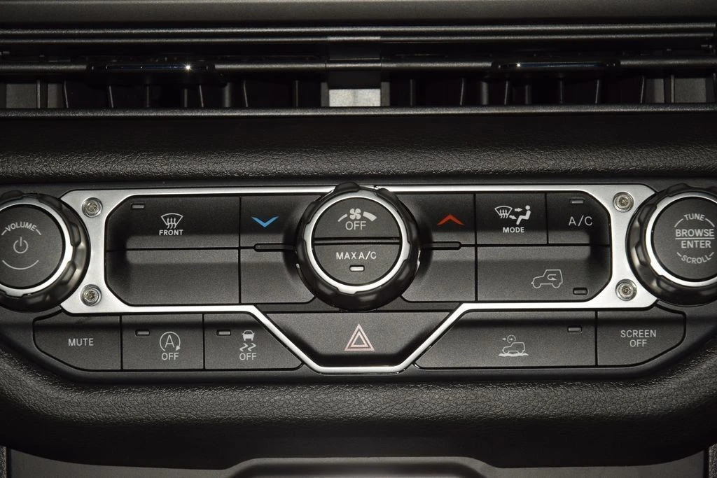 2025 Jeep JL Wrangler - Image 30 of 31