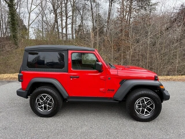 2025 Jeep JL Wrangler - Image 5 of 12