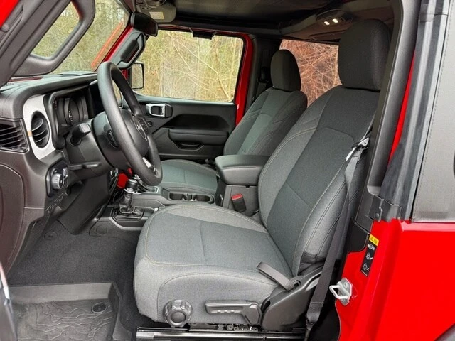 2025 Jeep JL Wrangler - Image 10 of 12