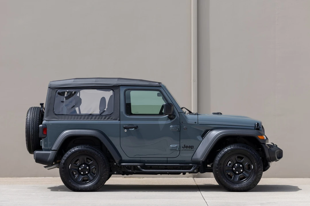 2025 Jeep JL Wrangler - Image 12 of 31