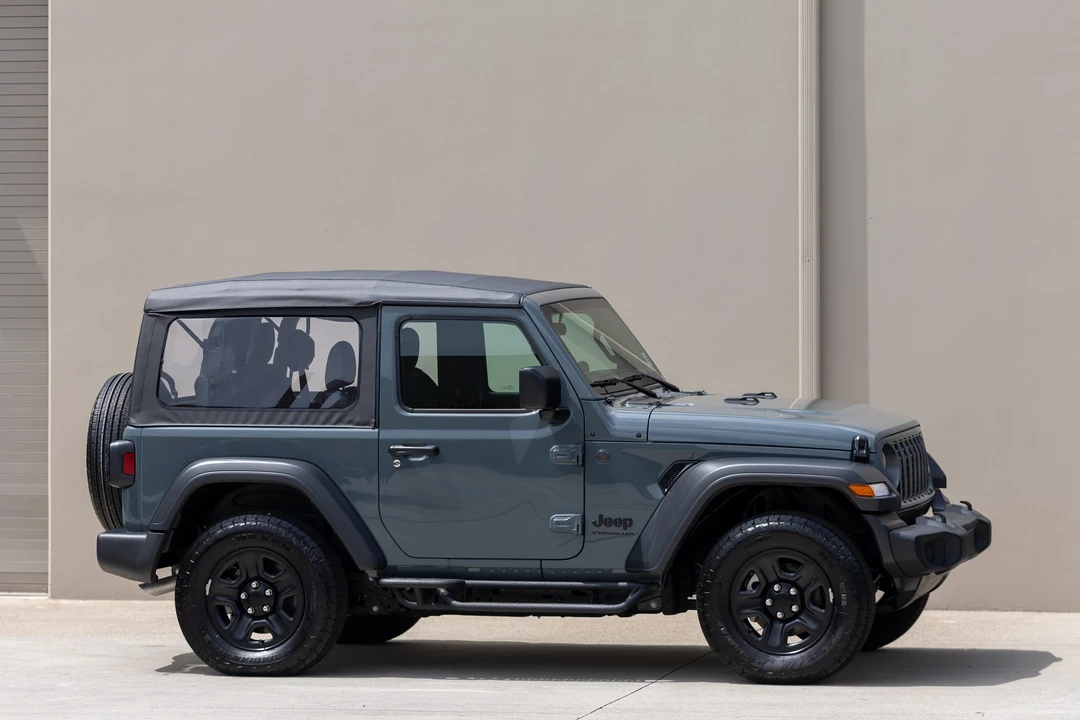 2025 Jeep JL Wrangler - Image 11 of 31