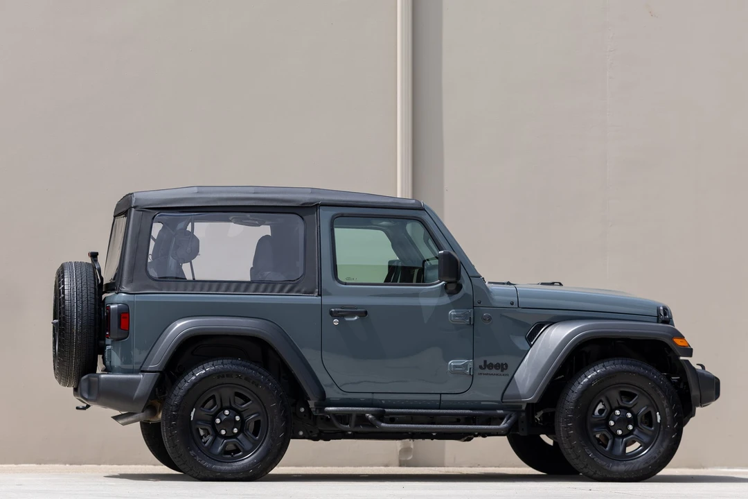 2025 Jeep JL Wrangler - Image 13 of 31