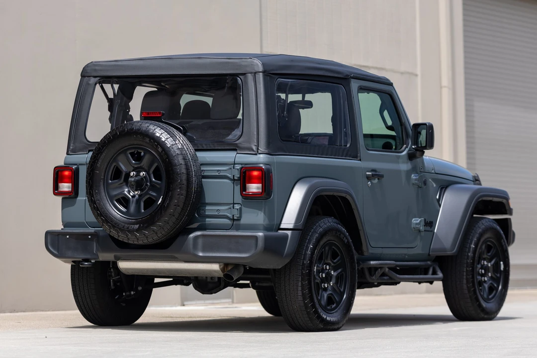 2025 Jeep JL Wrangler - Image 14 of 31