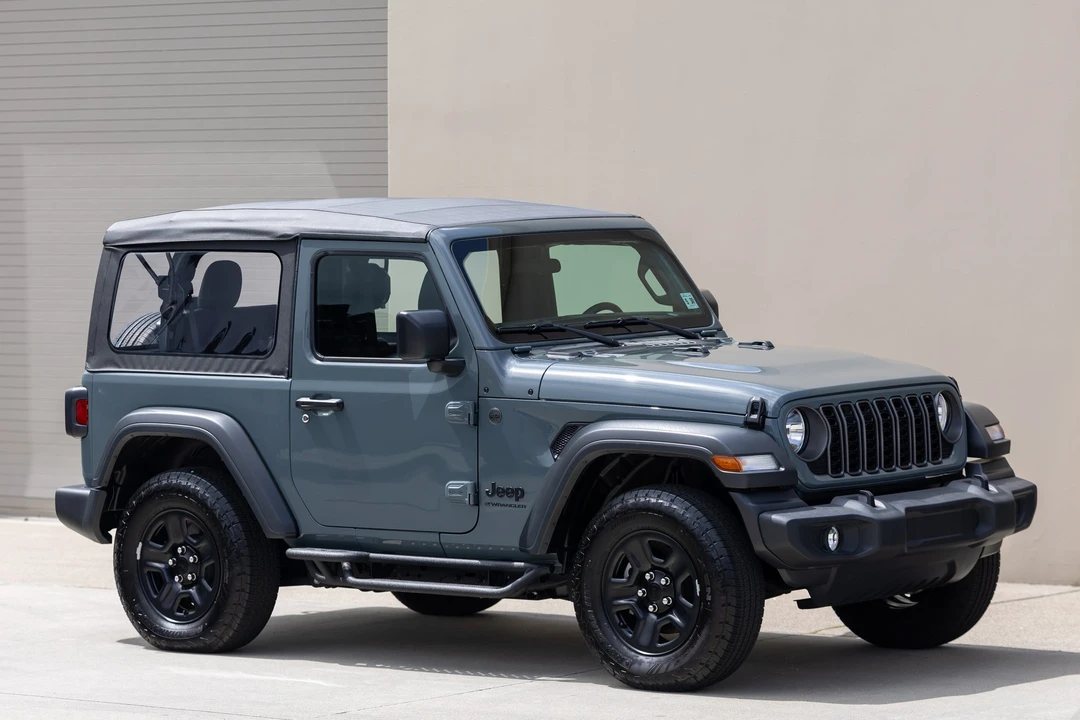 2025 Jeep JL Wrangler - Image 9 of 31
