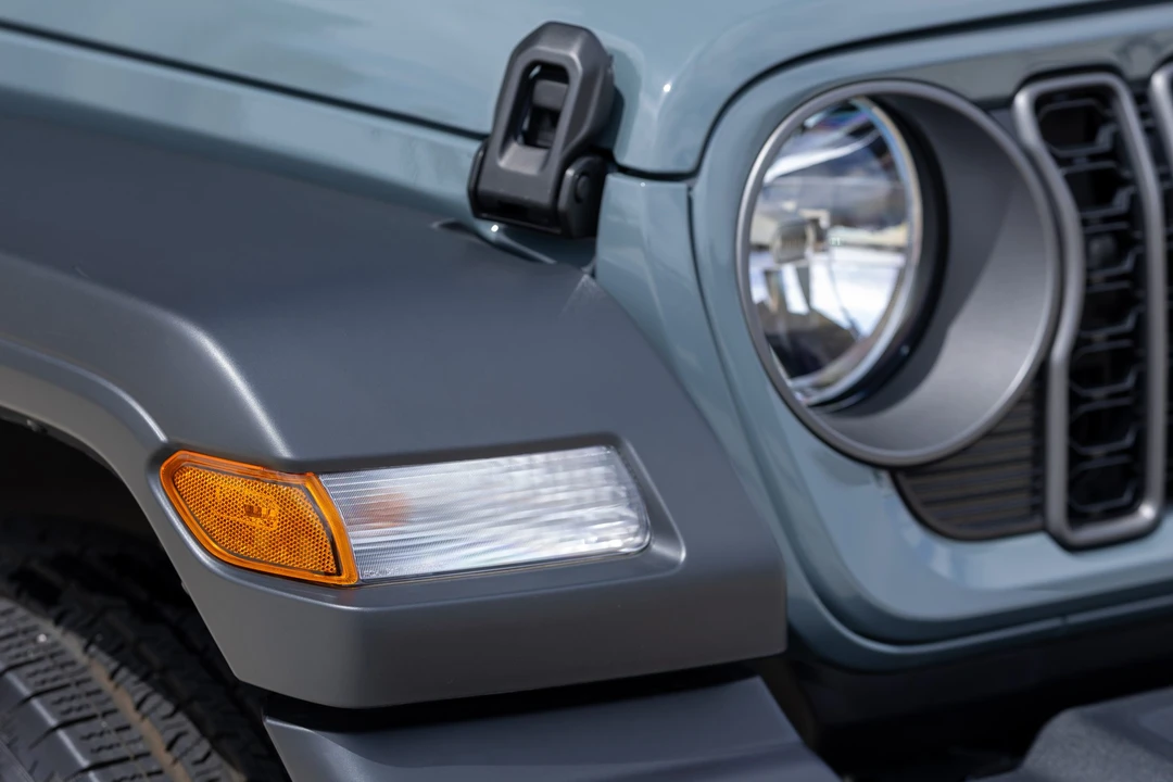 2025 Jeep JL Wrangler - Image 31 of 31