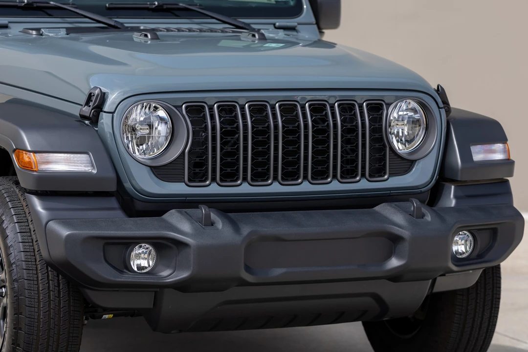 2025 Jeep JL Wrangler - Image 29 of 31