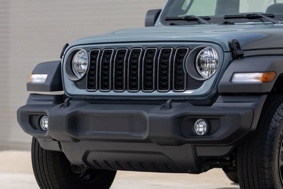 2025 Jeep JL Wrangler - Image 28 of 31