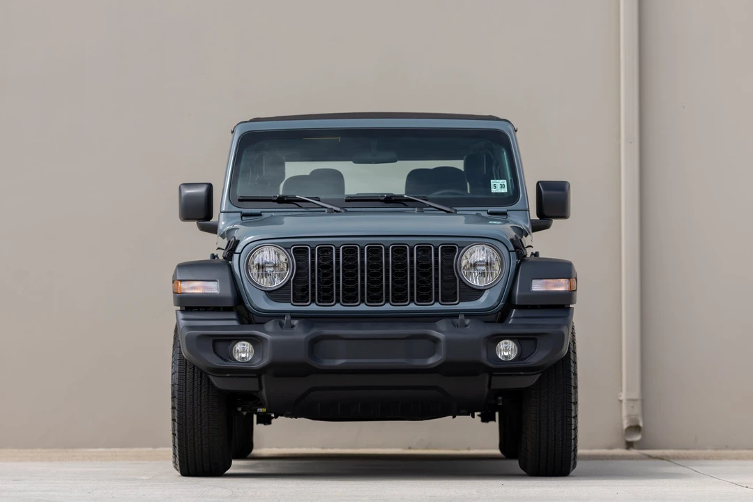2025 Jeep JL Wrangler - Image 4 of 31