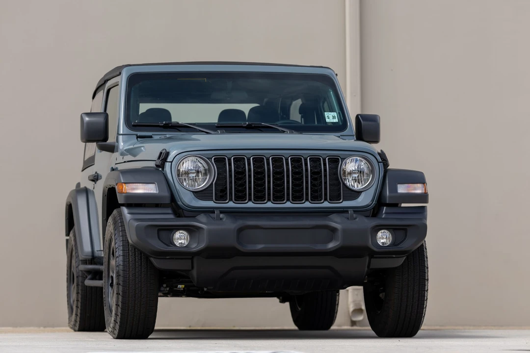 2025 Jeep JL Wrangler - Image 5 of 31