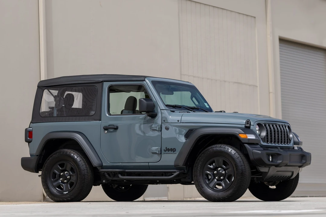 2025 Jeep JL Wrangler - Image 10 of 31