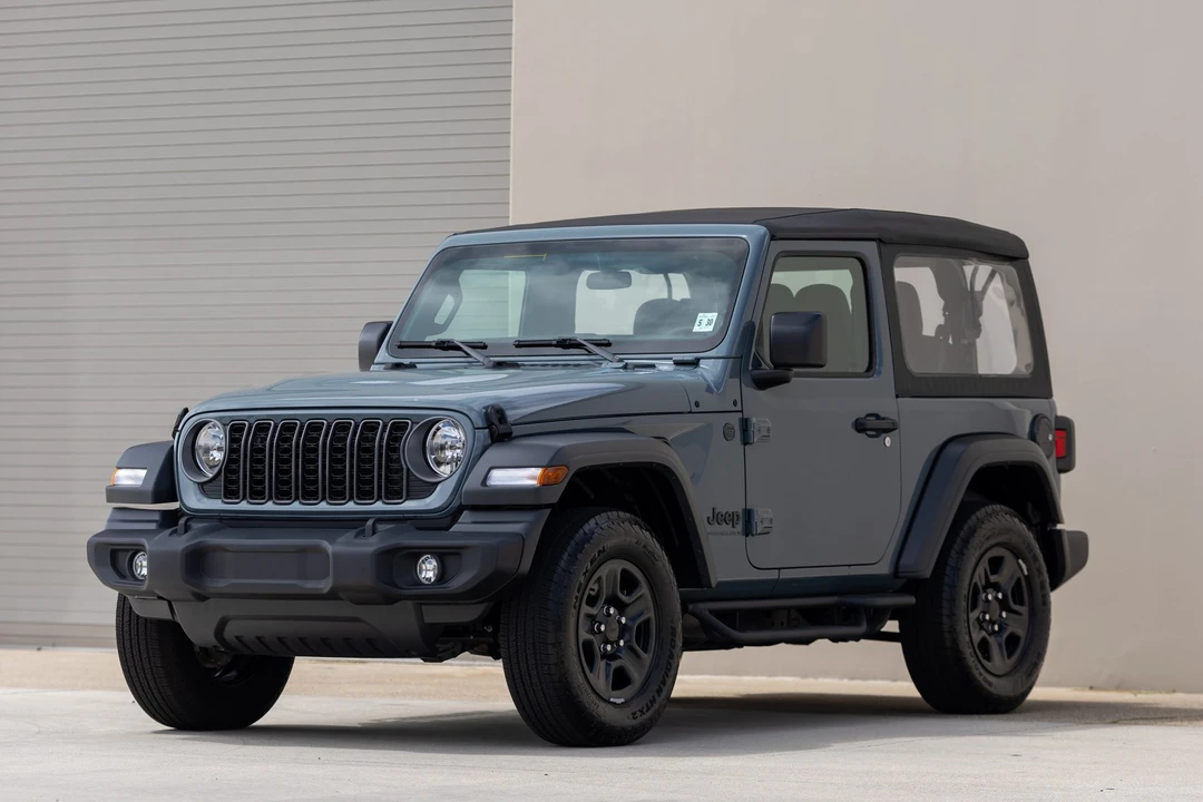 2025 Jeep JL Wrangler - Image 27 of 31