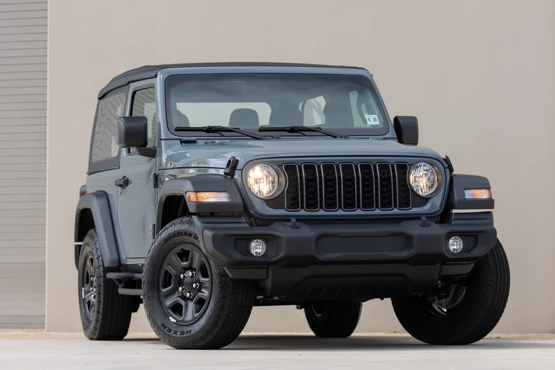 2025 Jeep JL Wrangler - Image 6 of 31