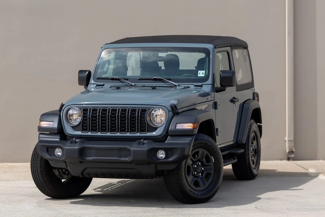 2025 Jeep JL Wrangler - Image 3 of 31