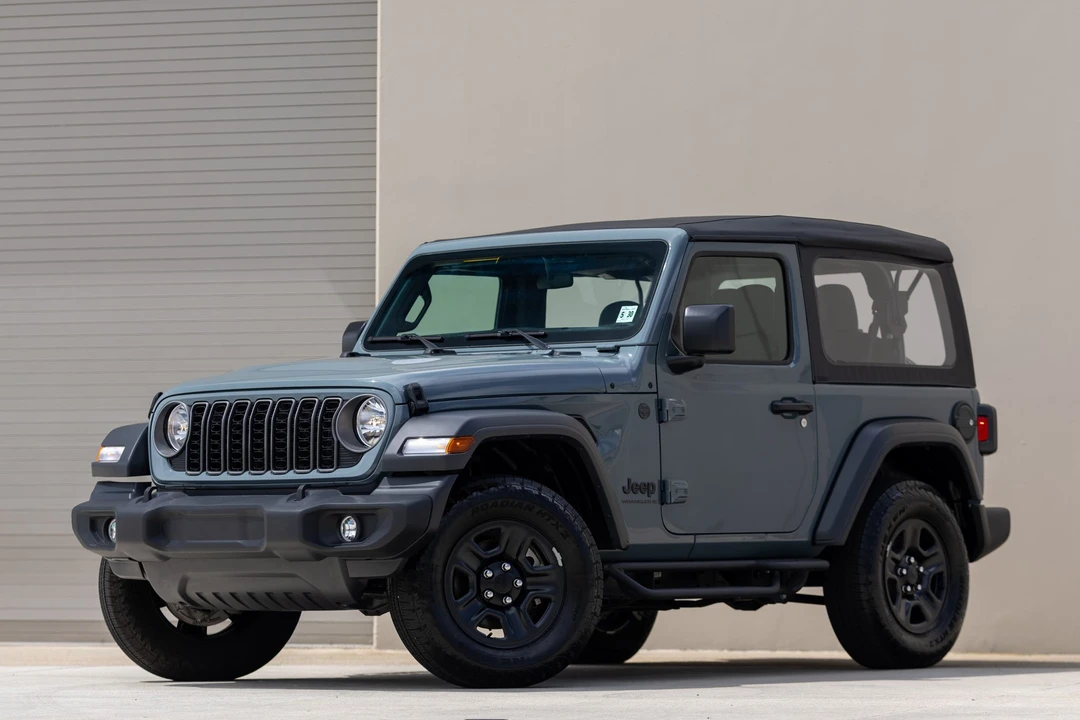 2025 Jeep JL Wrangler - Image 26 of 31
