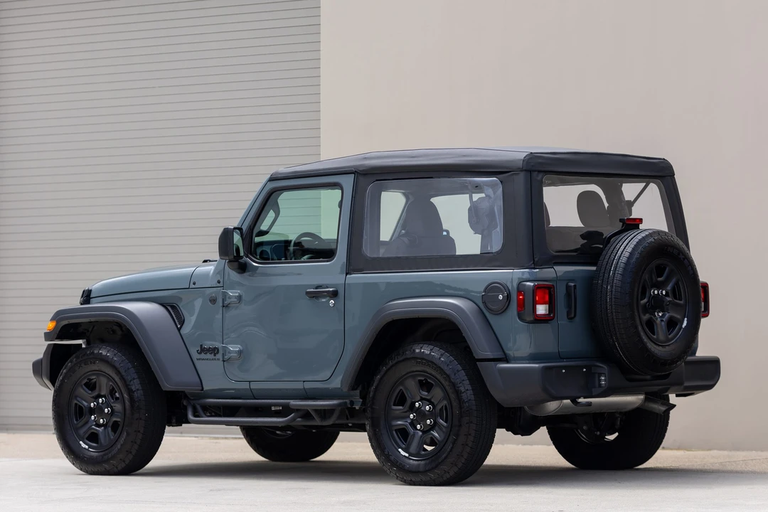 2025 Jeep JL Wrangler - Image 20 of 31